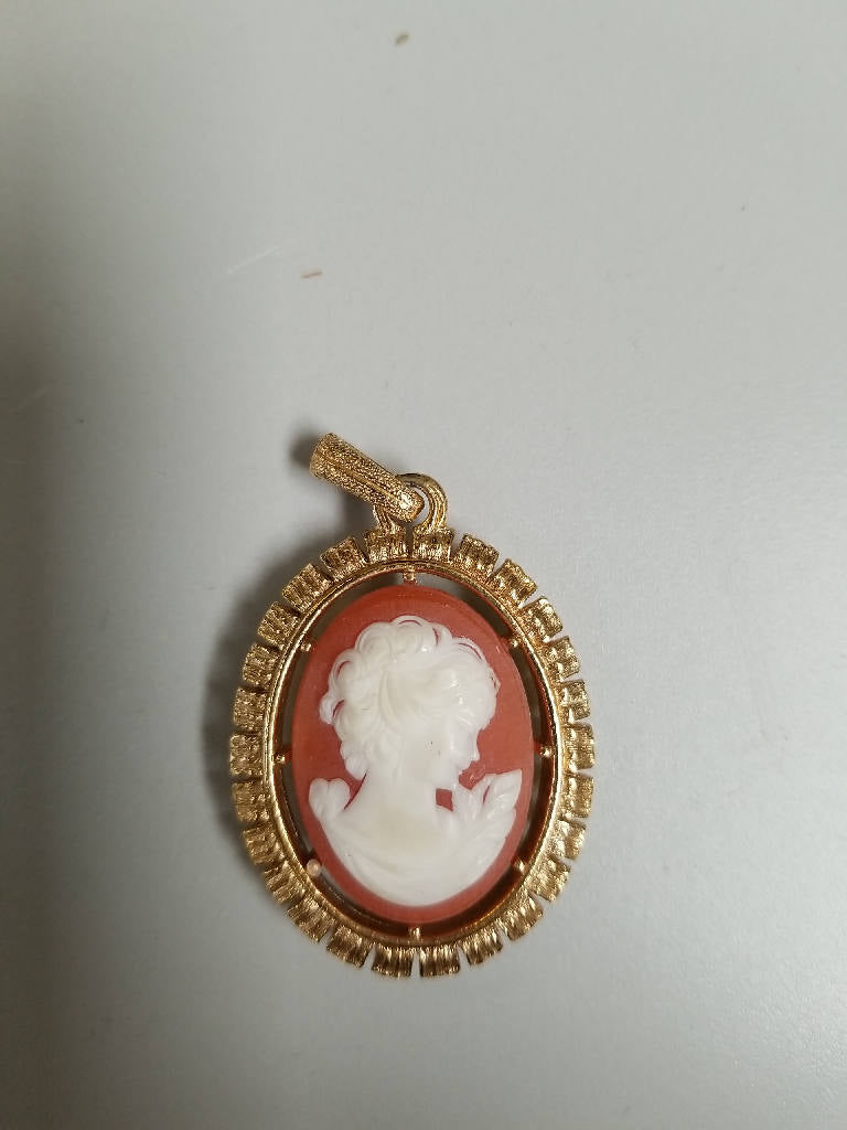 Stunning Vintage Cameo Pendant with Ornate Gold-Tone Frame