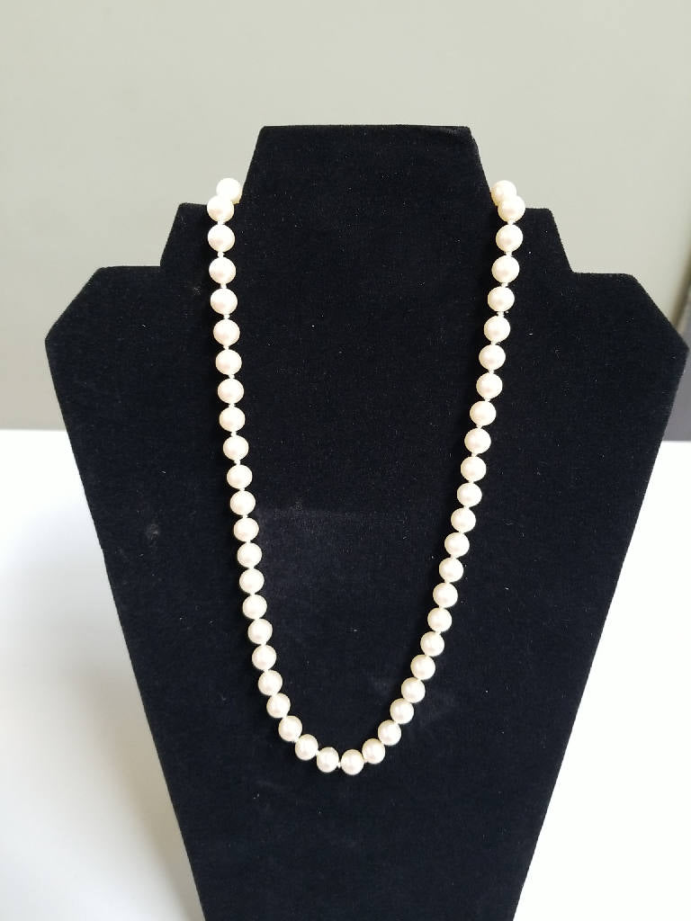 Elegant Vintage Pearl Necklace with Sterling Clasp