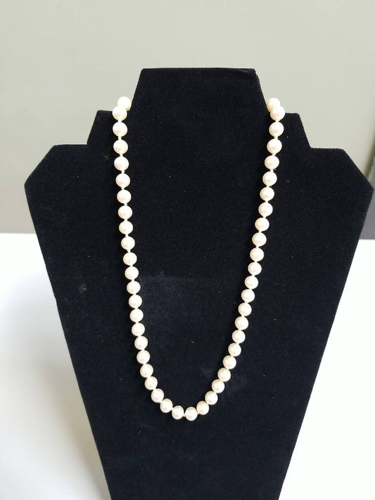 Elegant Vintage Pearl Necklace with Sterling Clasp