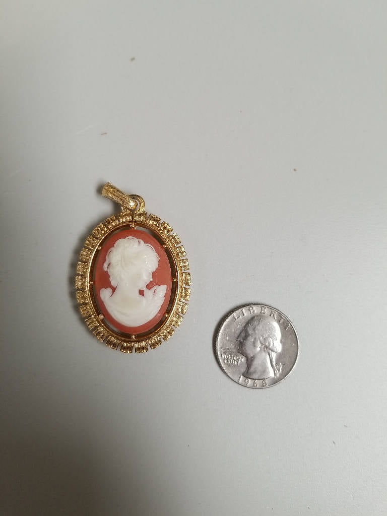 Stunning Vintage Cameo Pendant with Ornate Gold-Tone Frame