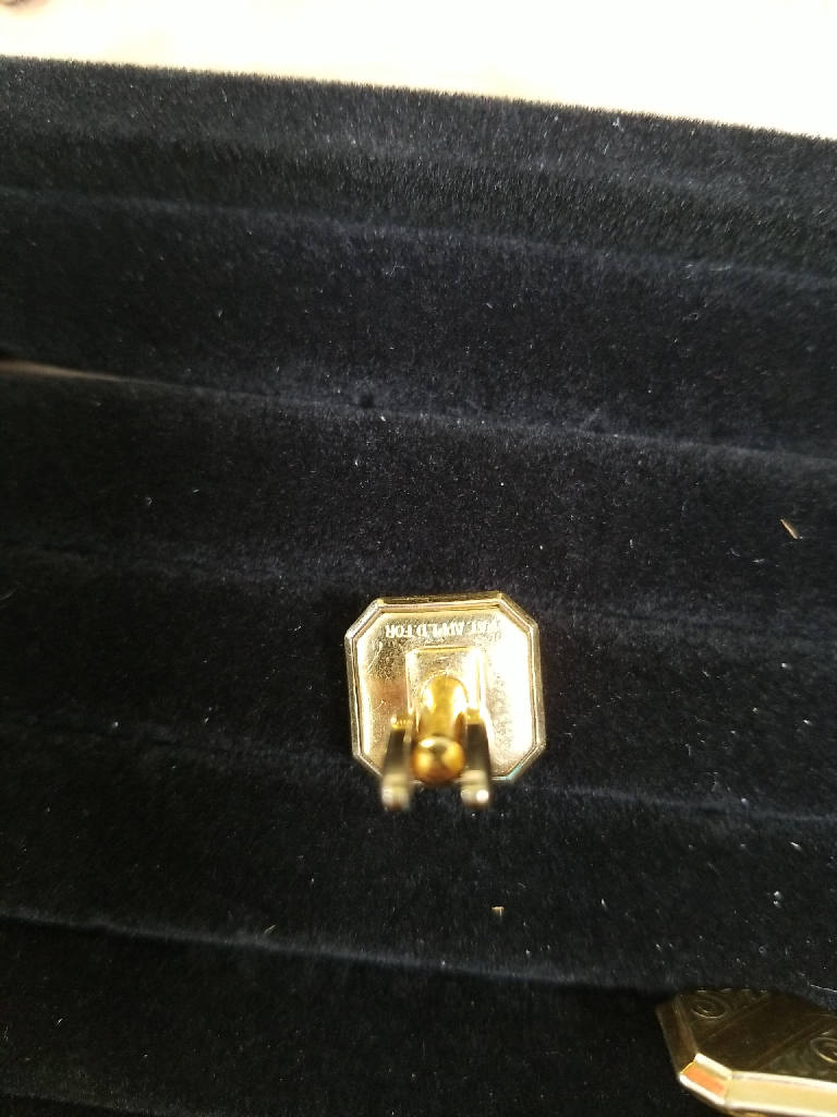 Stunning Vintage Gold-Tone Engraved Cufflinks Elegant Men’s Jewelry