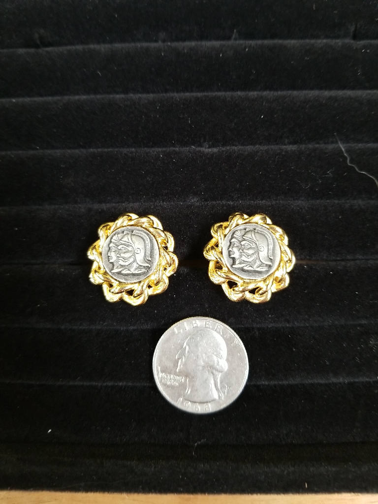 Stunning Artistic Coin Motif Gold-Tone Vintage Cufflinks
