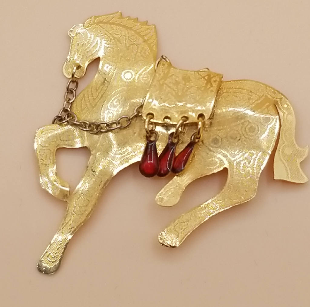 Stunning Vintage Horse Brooch with Red Teardrop Charms