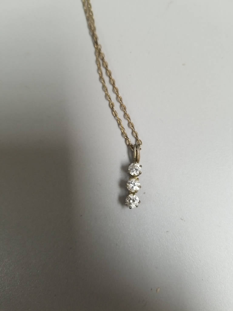 Charming Vintage Gold Chain Necklace with Three Clear Stones
