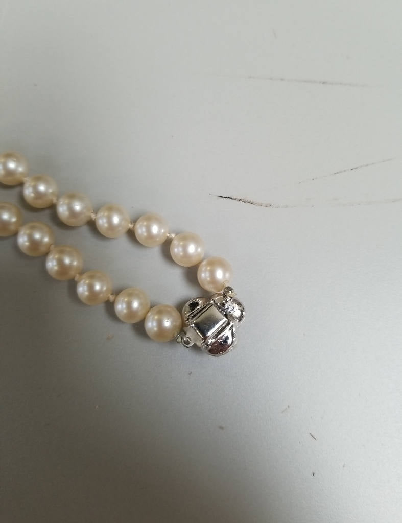 Elegant Vintage Pearl Necklace with Sterling Clasp