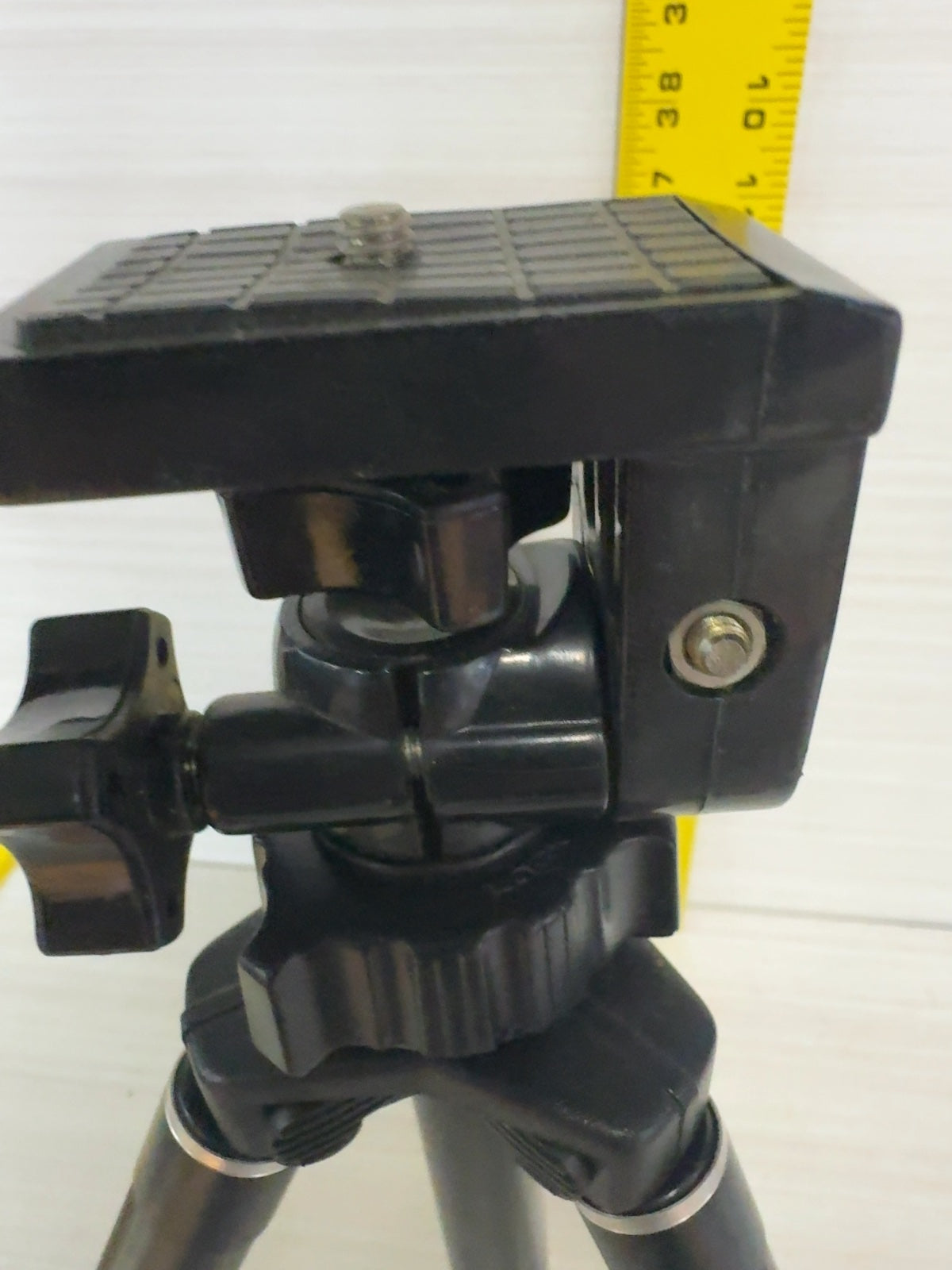 Lightweight Extendable Camera Tripod with Pan Handle and Quick Release Plate