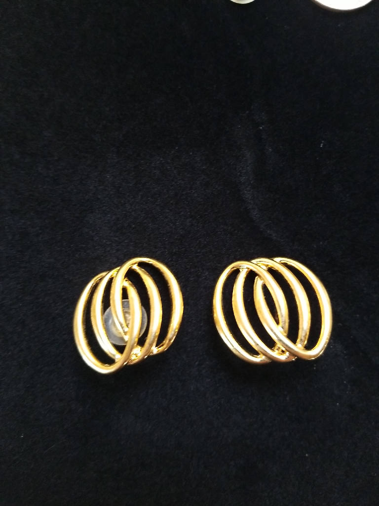Stunning Vintage Gold-Tone Layered Hoop Clip-On Earrings
