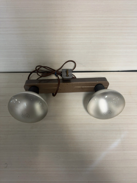 Vintage 2-Bulb Movie Light Bar with Reflector Flood Bulbs, Tested