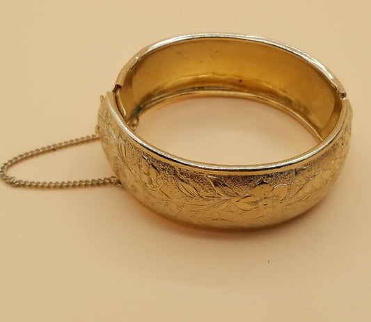 Stunning Vintage Gold Tone Floral Hinged Bangle Bracelet