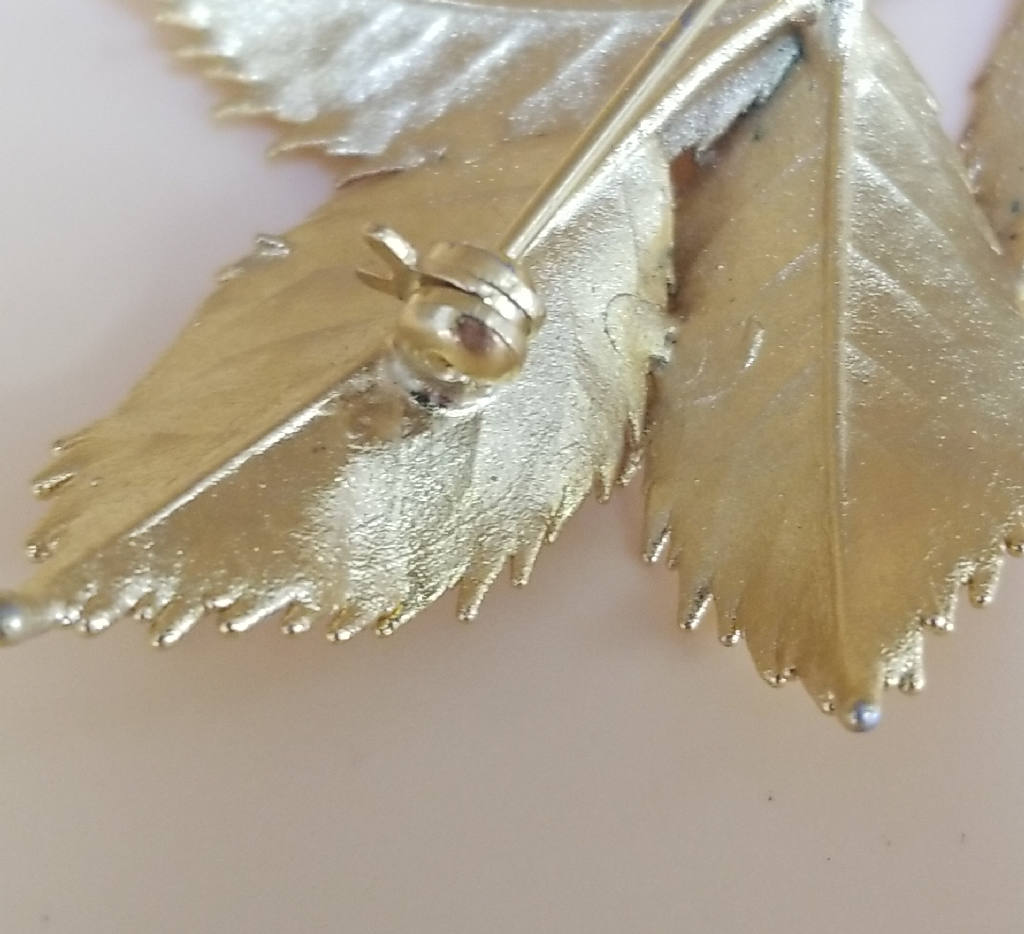 Beautiful Leaf Brooch Pin in Gold Tone Finish