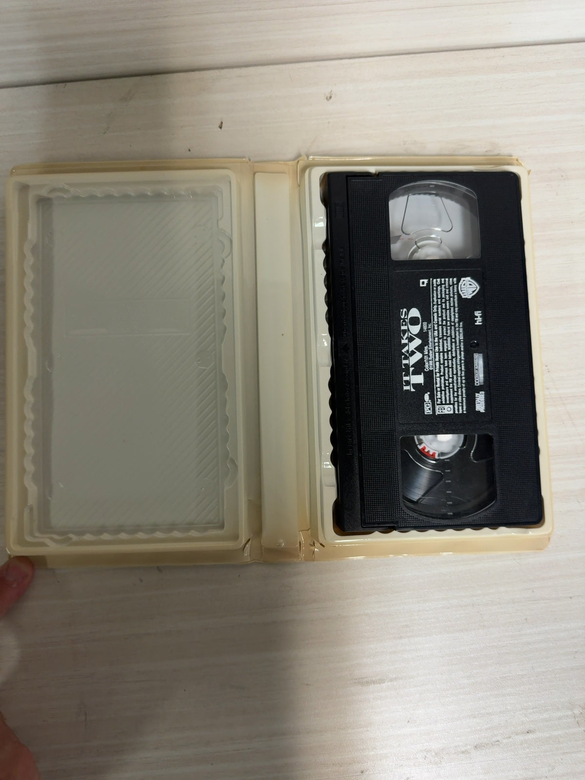 It Takes Two (1996, VHS) Mary-Kate & Ashley Olsen, Steve Guttenberg