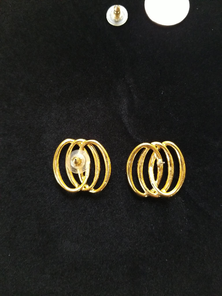 Stunning Vintage Gold-Tone Layered Hoop Clip-On Earrings