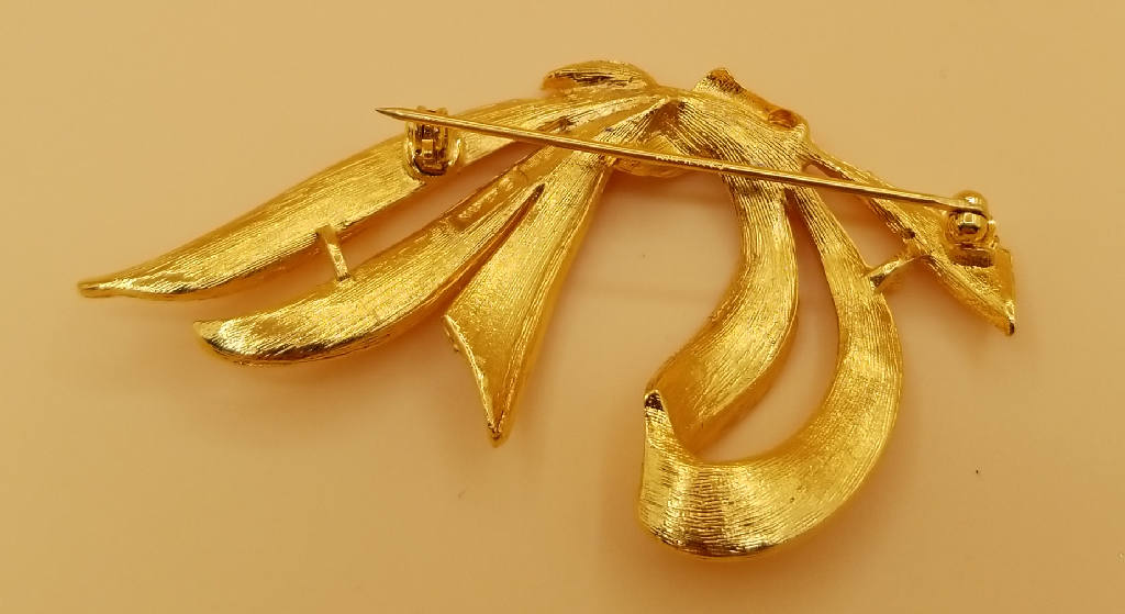 Elegant Gold Tone Bow Brooch Pin