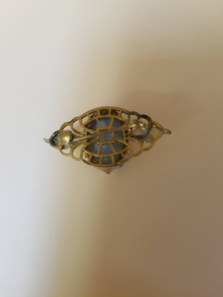 Stunning Vintage Style Portrait Cameo Brooch with Leaf Motif