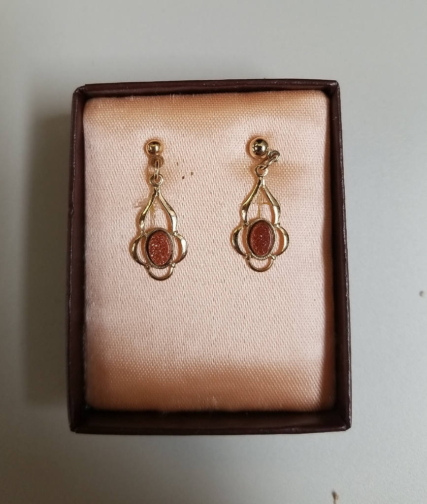 Stunning Vintage Gold Necklace and Earring Set with Red Stone
