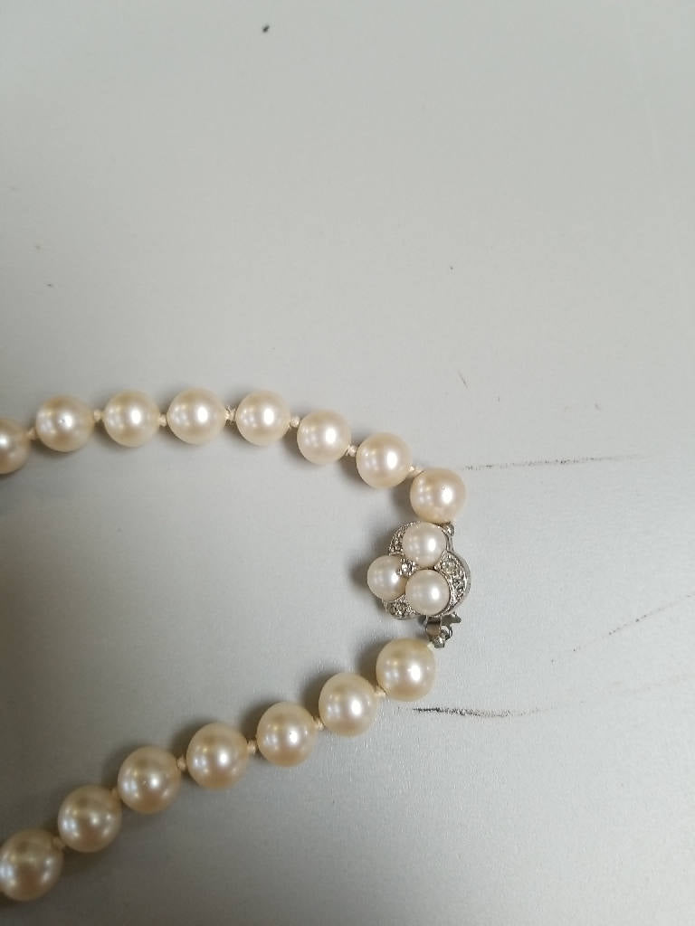 Elegant Vintage Pearl Necklace with Sterling Clasp