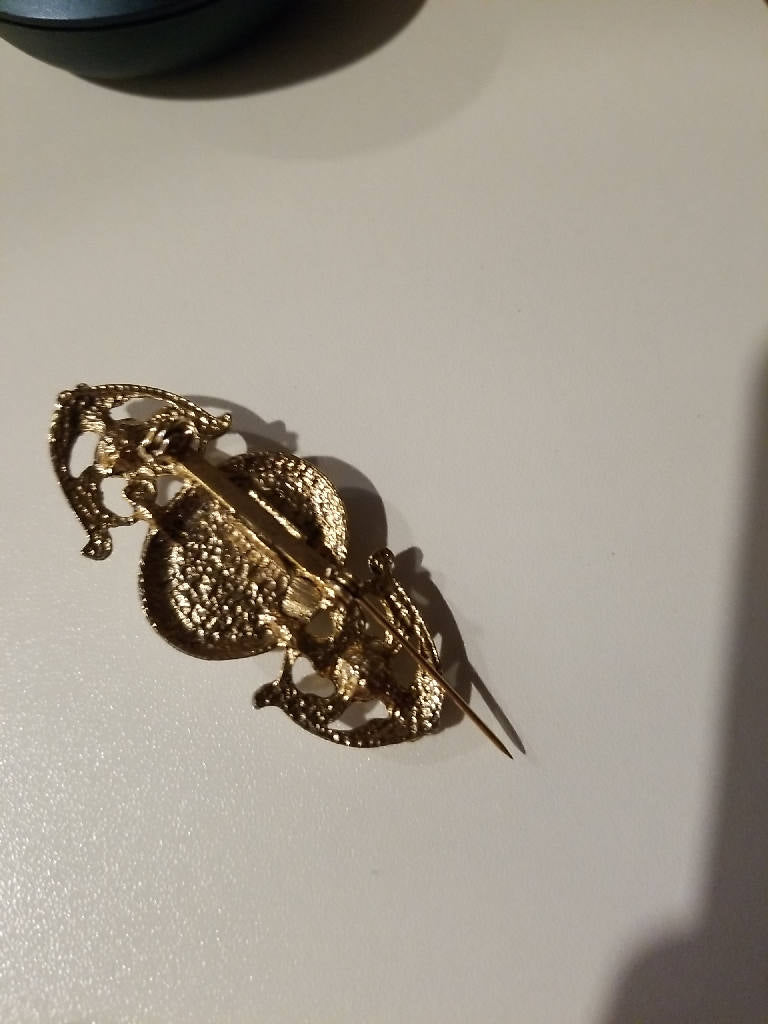 Stunning Victorian Style Pearl Gold-Tone Filigree Brooch Pin