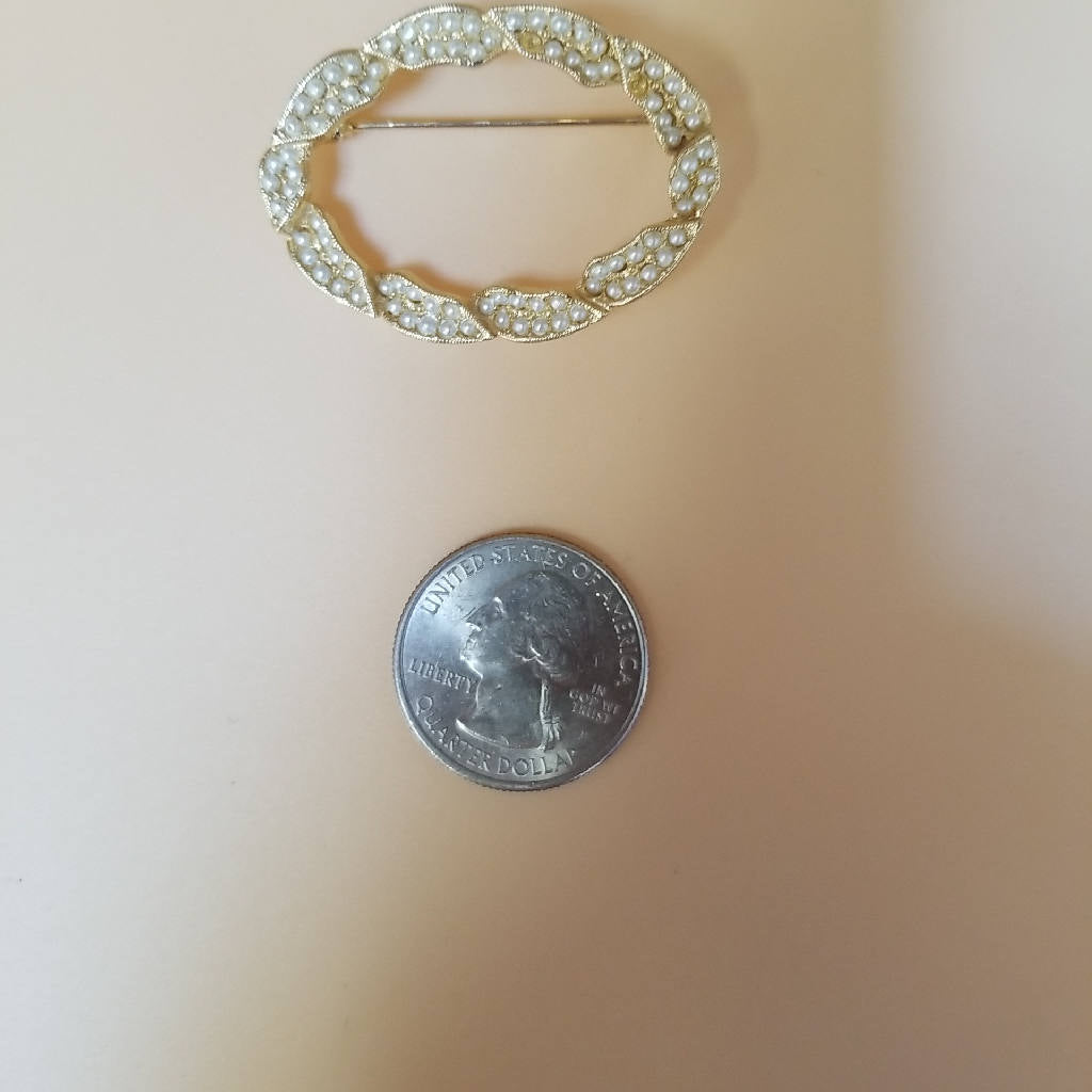 Elegant Faux Pearl Gold Tone Brooch Pin - Vintage Style