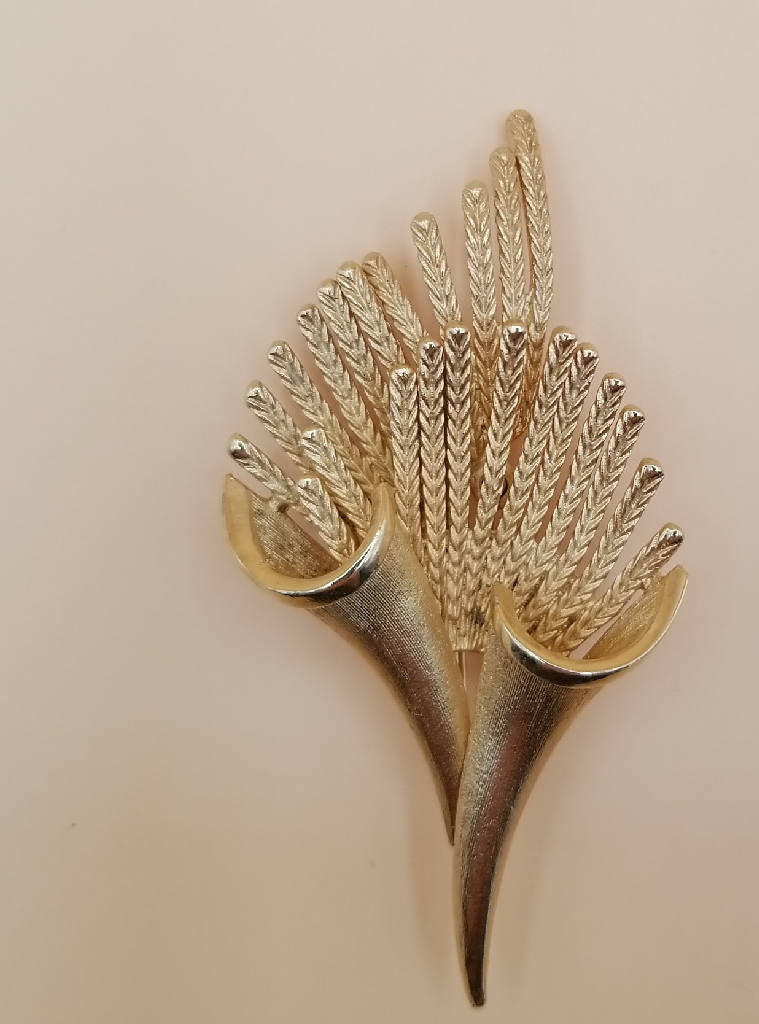Stunning Gold-Toned Textured Vintage Floral Pin Brooch 2.5 Inches