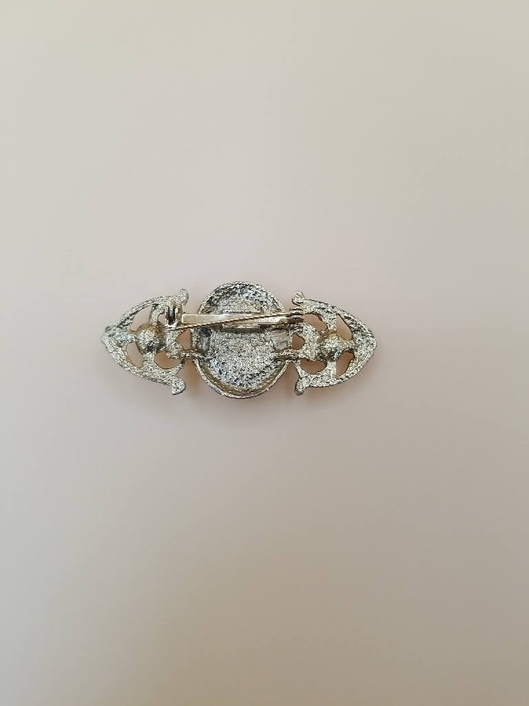 Elegant Vintage Style Pearl Brooch Pin with Filigree Detail