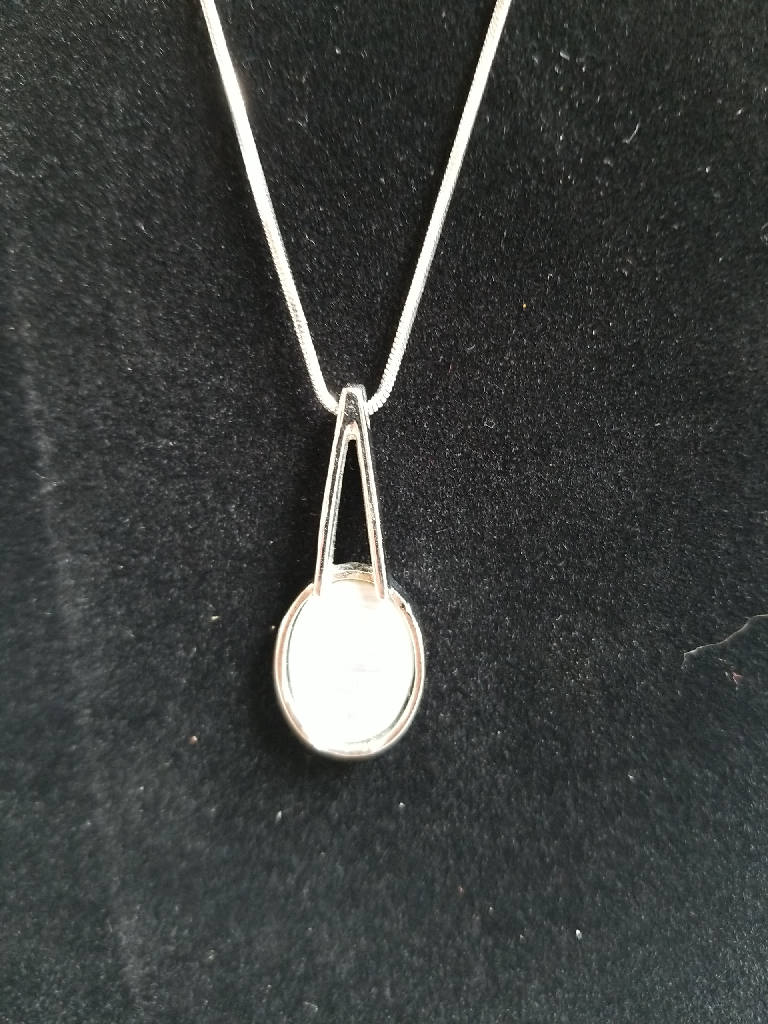 Elegant Vintage Silver Necklace with Oval Pendant