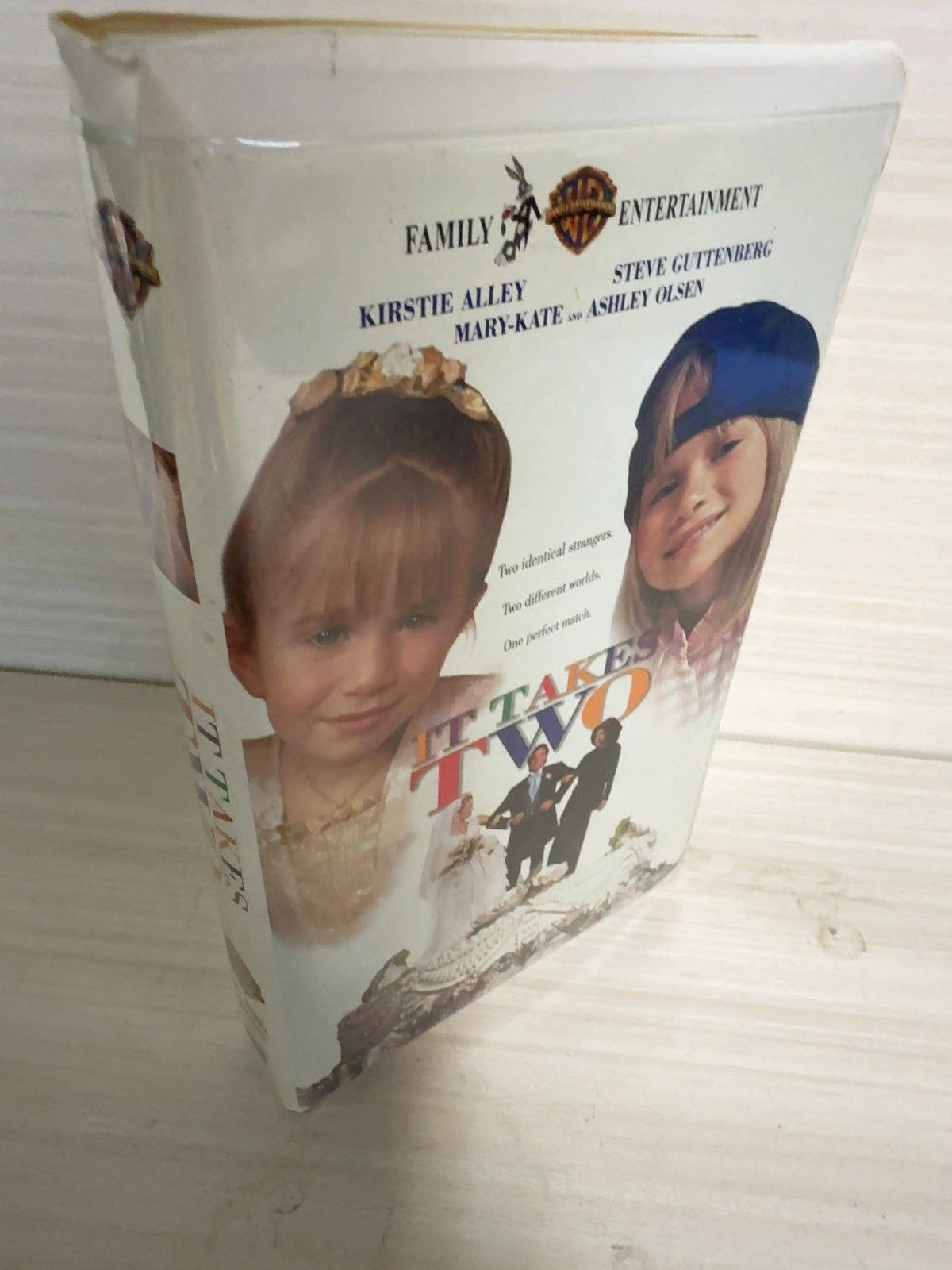 It Takes Two (1996, VHS) Mary-Kate & Ashley Olsen, Steve Guttenberg