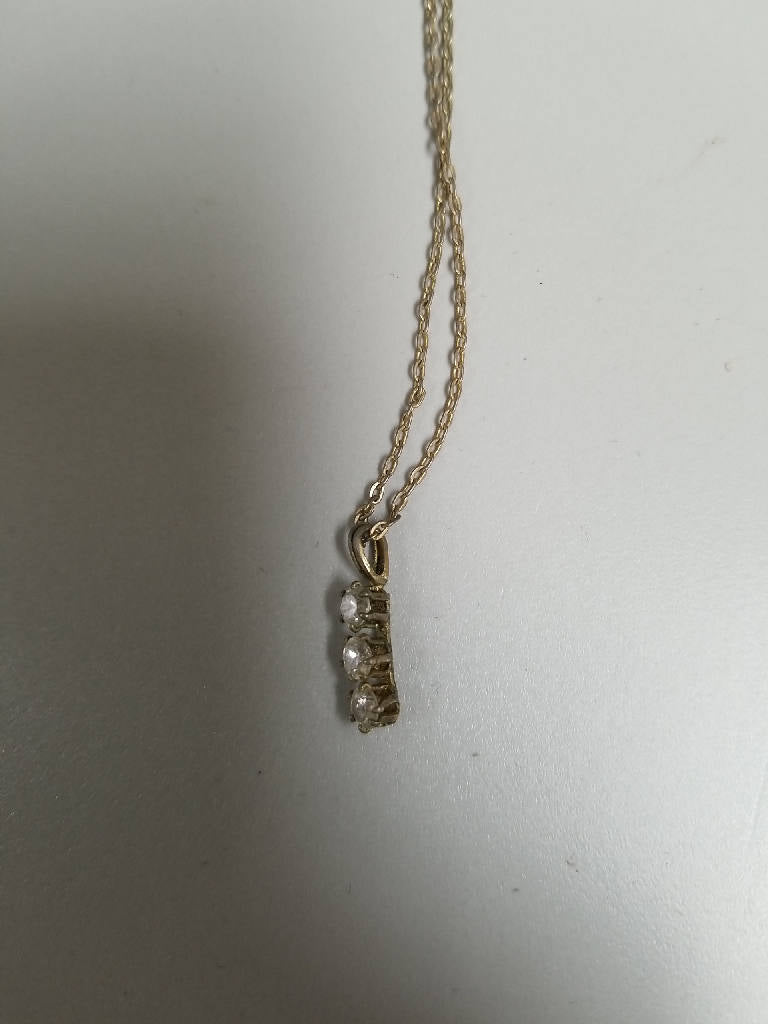 Charming Vintage Gold Chain Necklace with Three Clear Stones