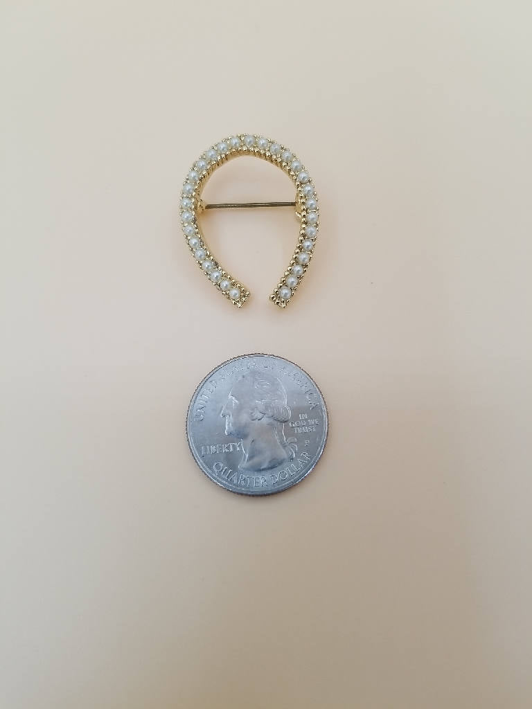 Stunning Gold Tone Horseshoe Brooch Pin with Faux Pearls