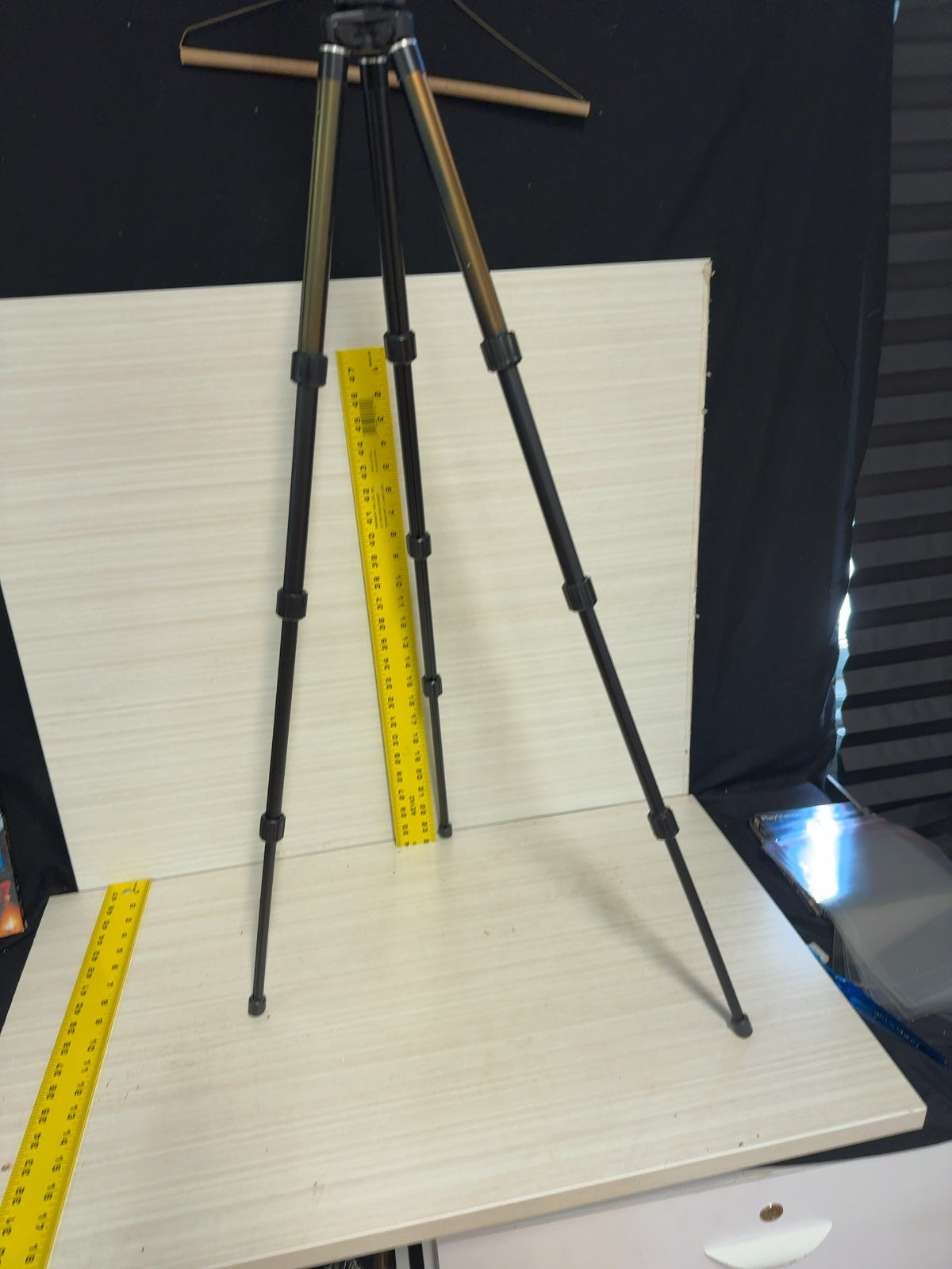 Lightweight Extendable Camera Tripod with Pan Handle and Quick Release Plate
