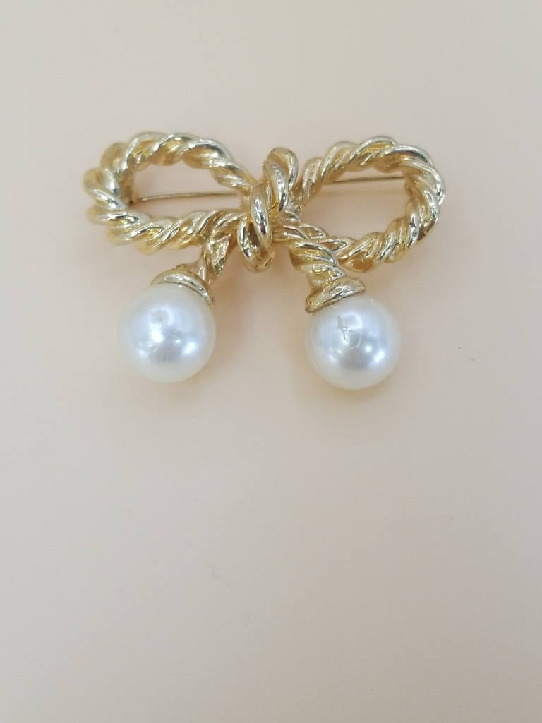 Stunning Gold Tone Bow Brooch with Faux Pearl Drops