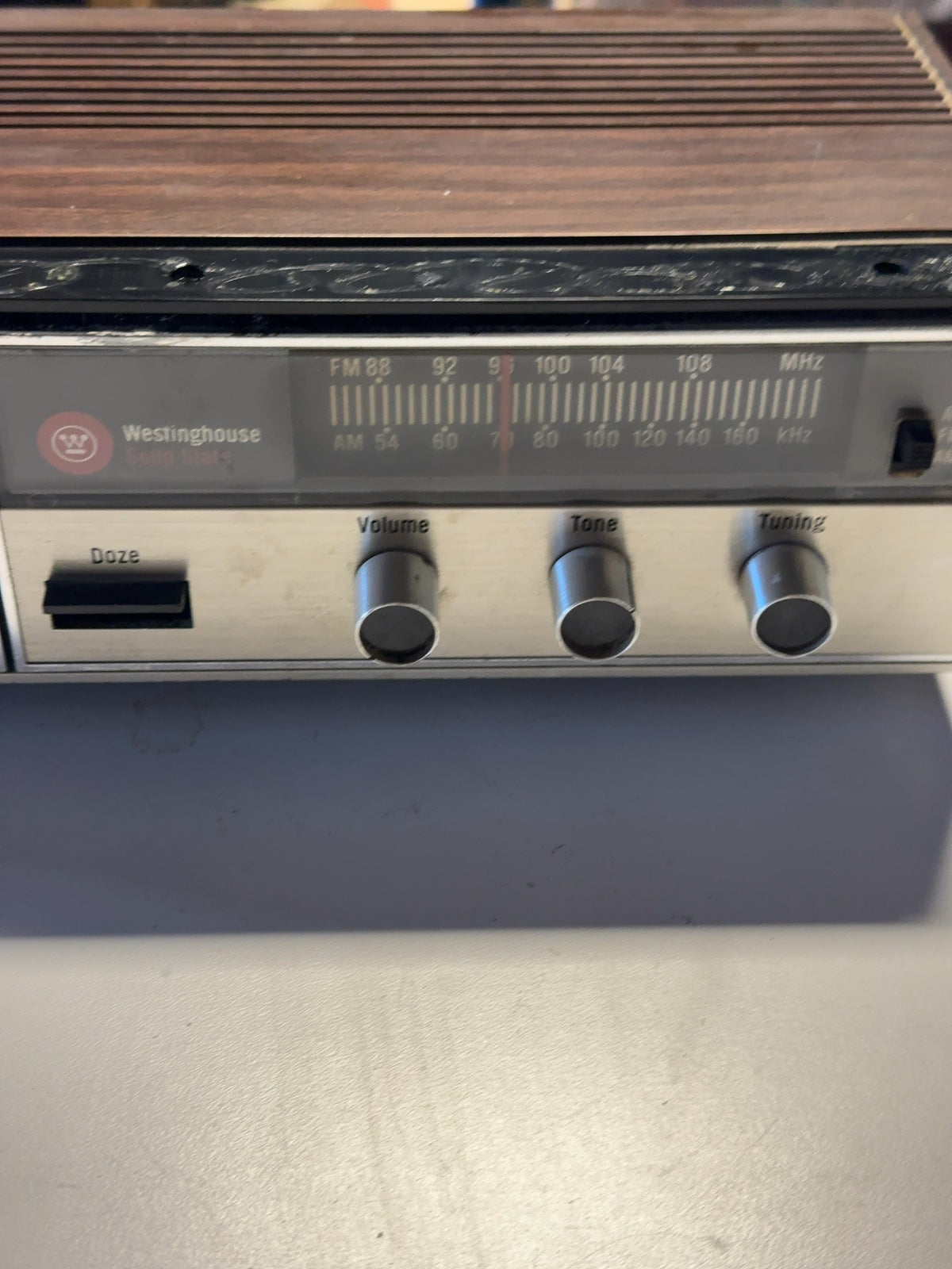 Vintage Westinghouse Solid State AM/FM Alarm Clock Radio Woodgrain RLF4C for parts