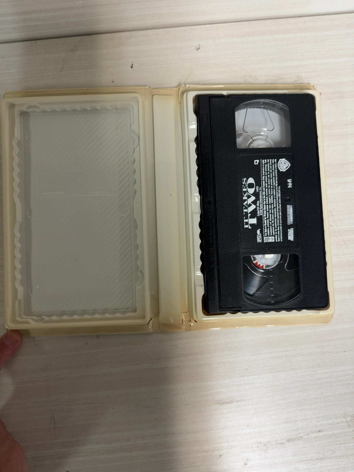 It Takes Two (1996, VHS) Mary-Kate & Ashley Olsen, Steve Guttenberg