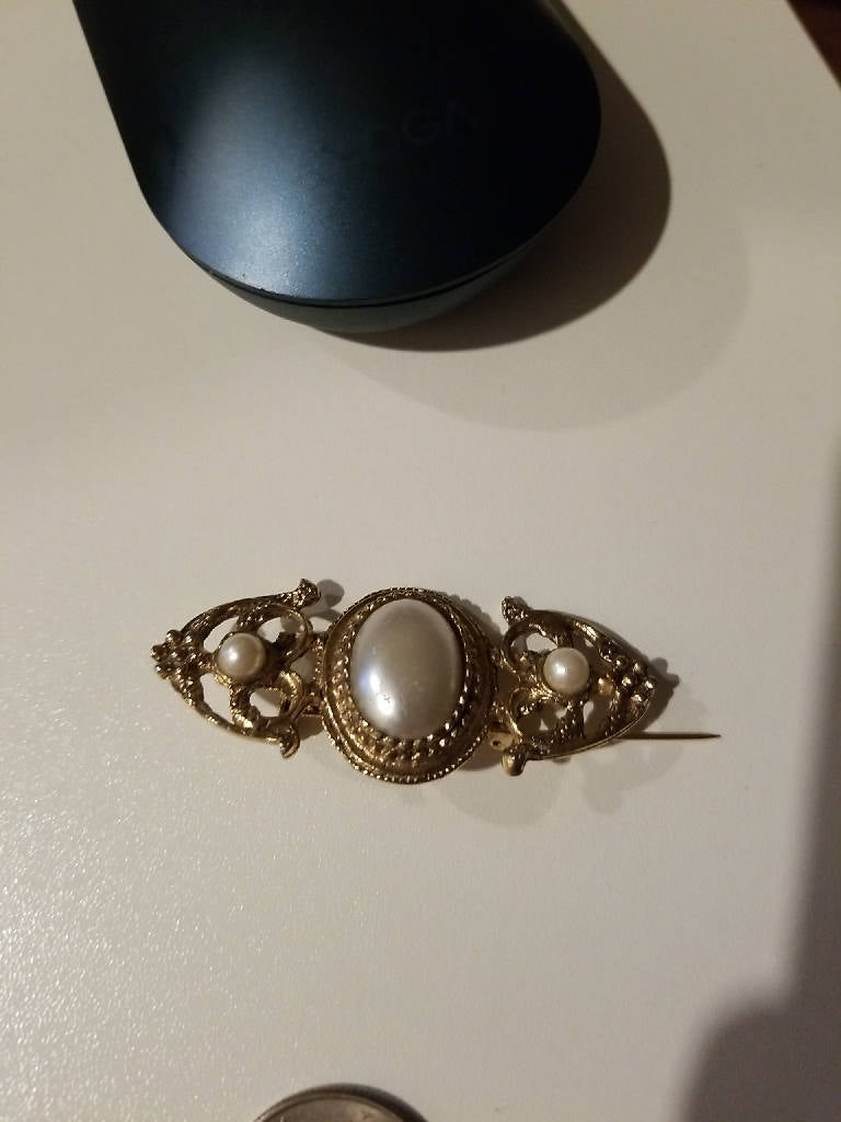 Stunning Victorian Style Pearl Gold-Tone Filigree Brooch Pin