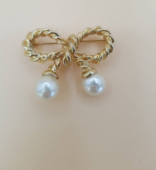Stunning Gold Tone Bow Brooch with Faux Pearl Drops