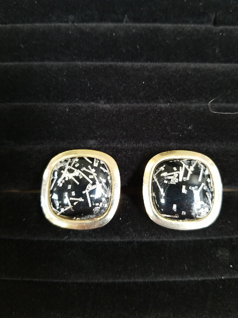 Stunning Vintage Retro Black Gold Tone Cufflinks for Men's Stylish Look