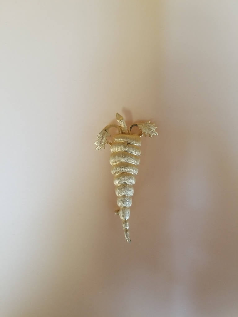 Stunning Gold Tone Carrot Design Brooch Pin Vegetable Jewelry