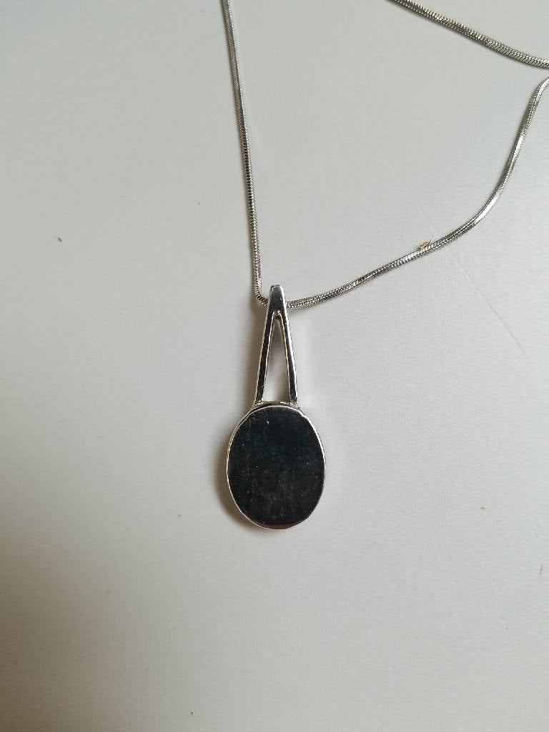 Elegant Vintage Silver Necklace with Oval Pendant