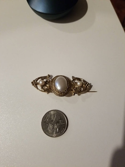 Stunning Victorian Style Pearl Gold-Tone Filigree Brooch Pin