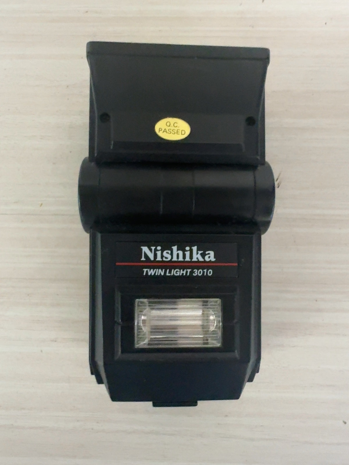 Nishika Twin Light 3010 Shoe Mount Flash for 35mm Film Cameras for Parts/Repair