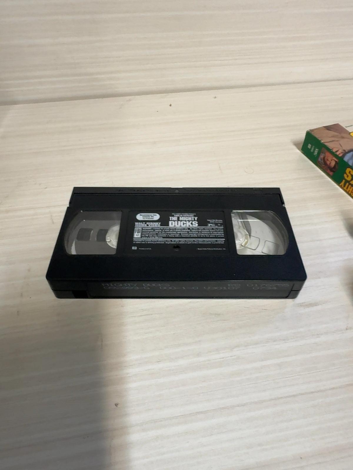 The Mighty Ducks (VHS, 1993) Emilio Estevez Walt Disney Home Video Very Good
