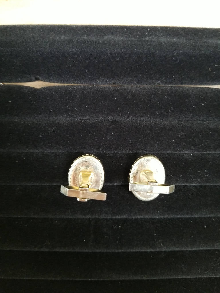 Stunning Vintage Agate Oval Cufflinks with Gold-Tone Trim