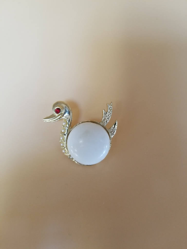 Elegant Swan Brooch with White Cabochon & Red Crystal Eye
