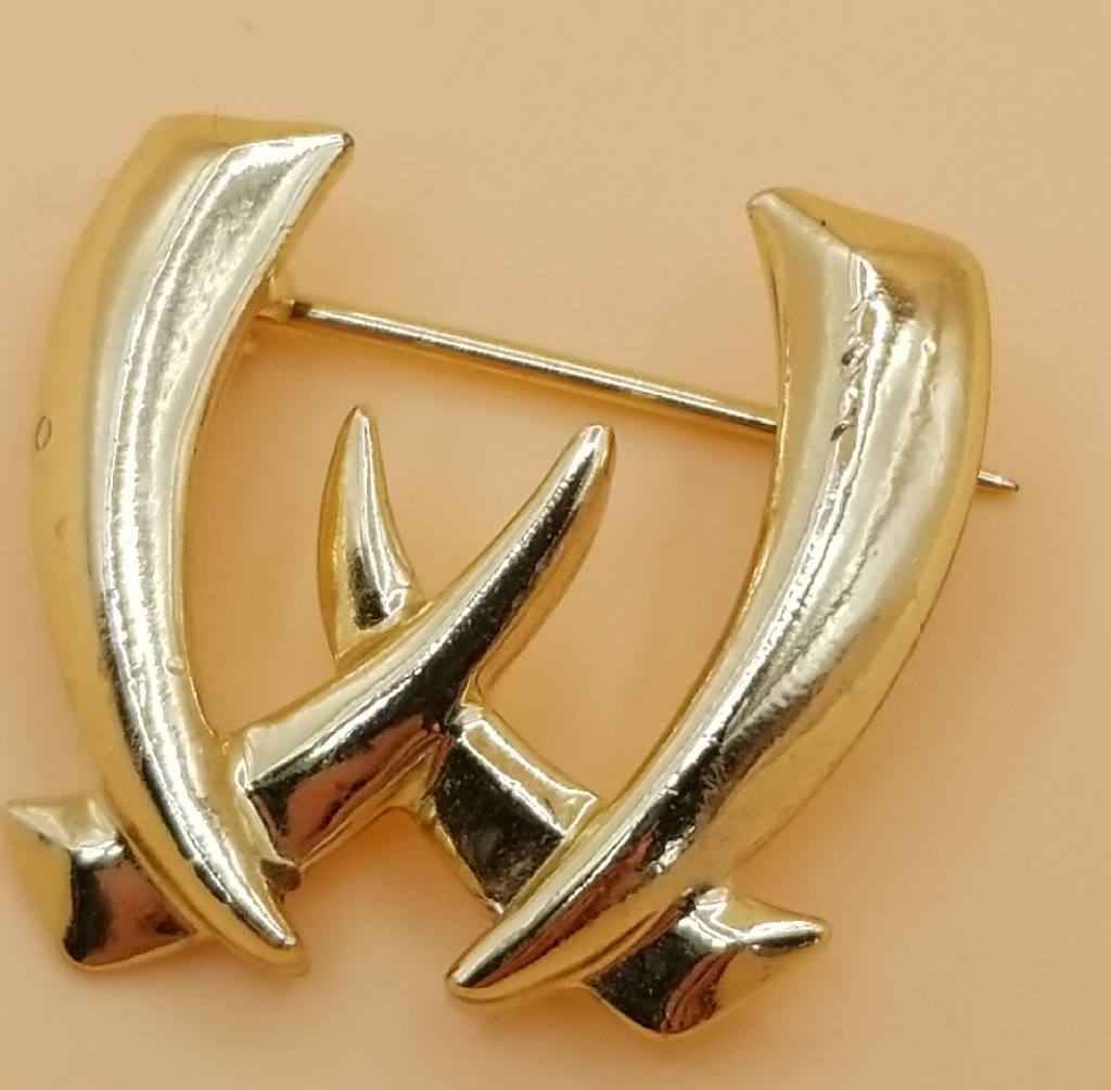 Stunning Gold-Tone Abstract Brooch Pin