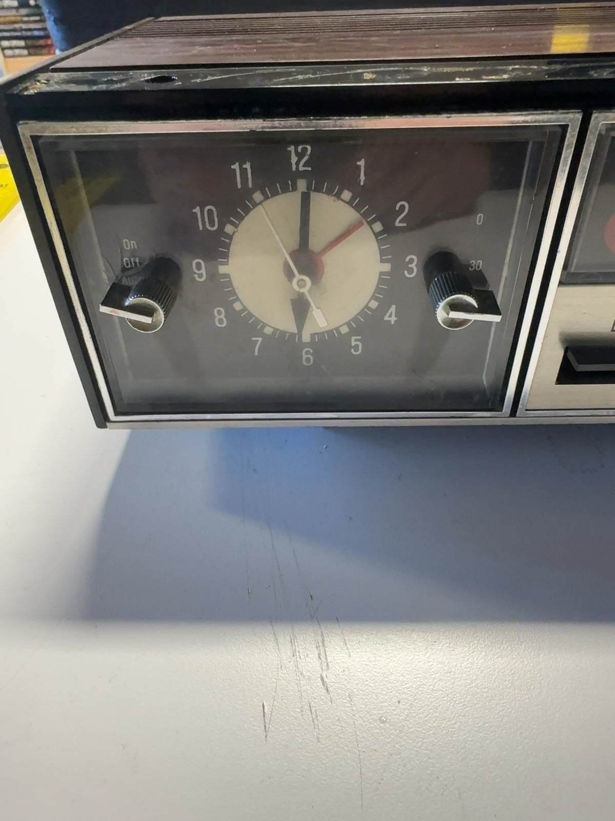 Vintage Westinghouse Solid State AM/FM Alarm Clock Radio Woodgrain RLF4C for parts