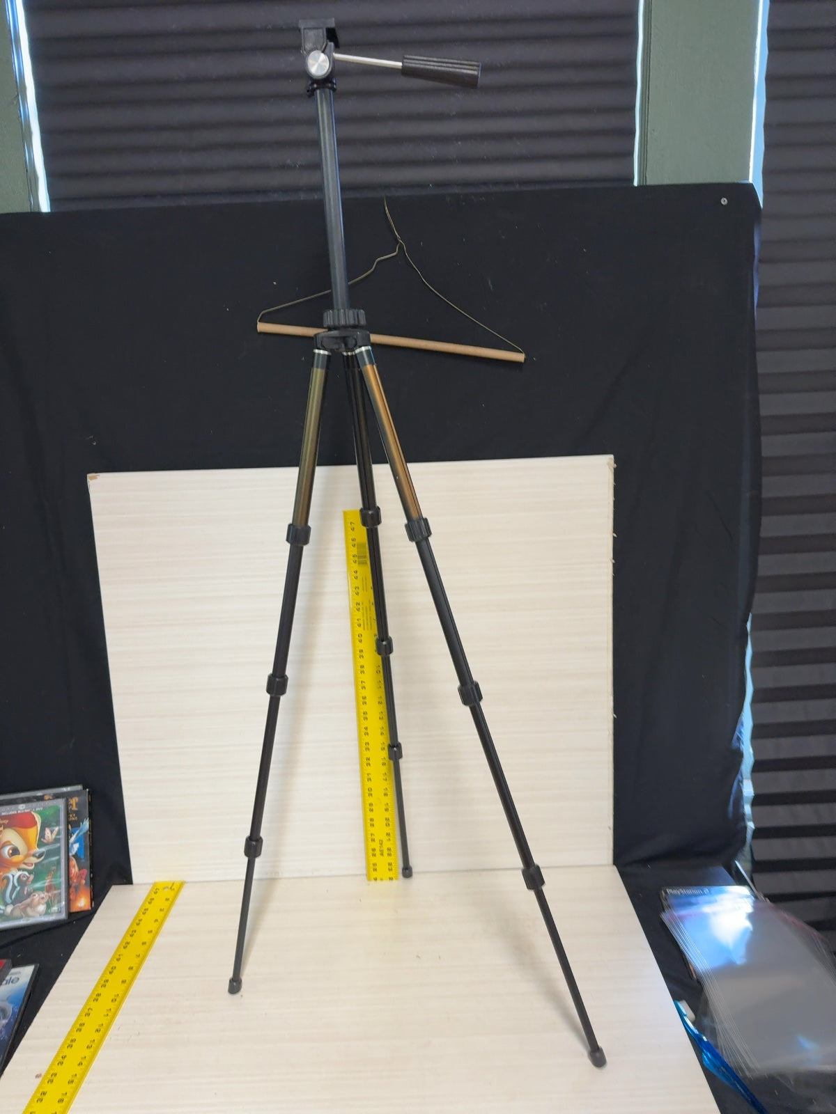 Lightweight Extendable Camera Tripod with Pan Handle and Quick Release Plate