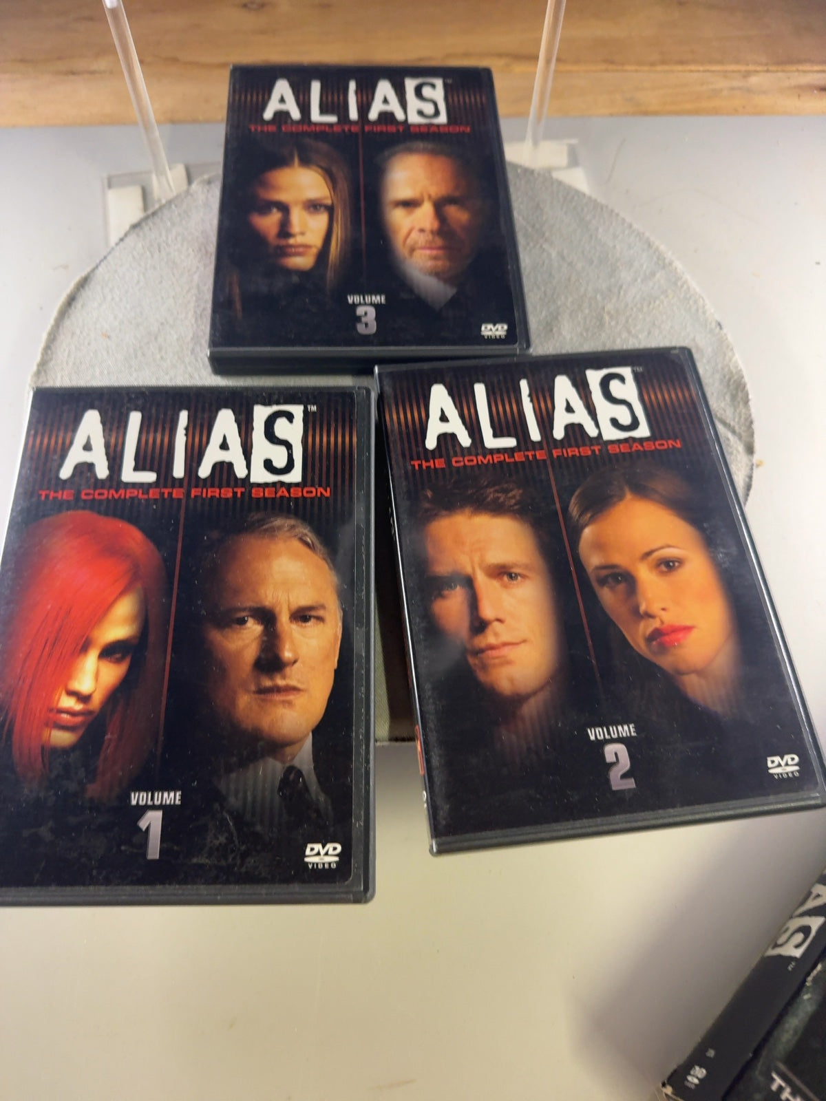 Alias (DVD, 2002) Acceptable Jennifer Garner Buena Vista Home Entertainment