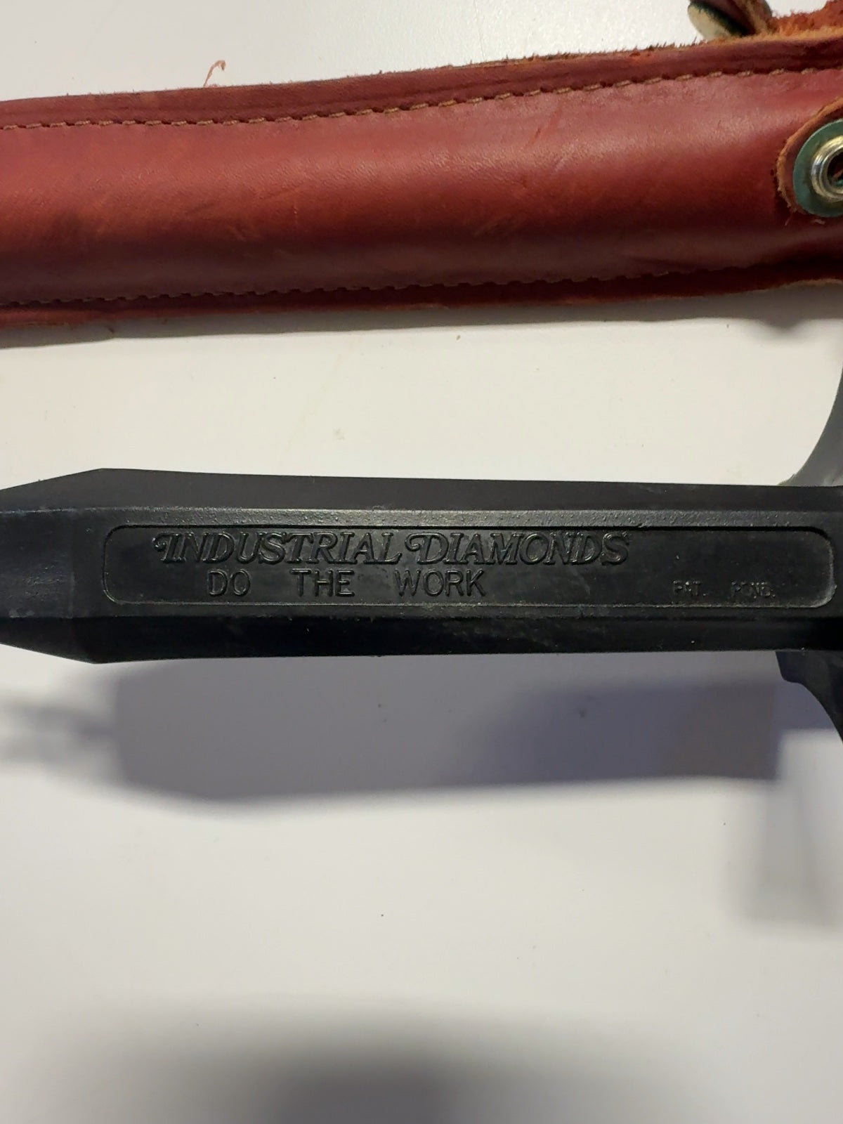 EZE-LAP Diamond Sharpening Rod Round Sharpener with Leather Sheath