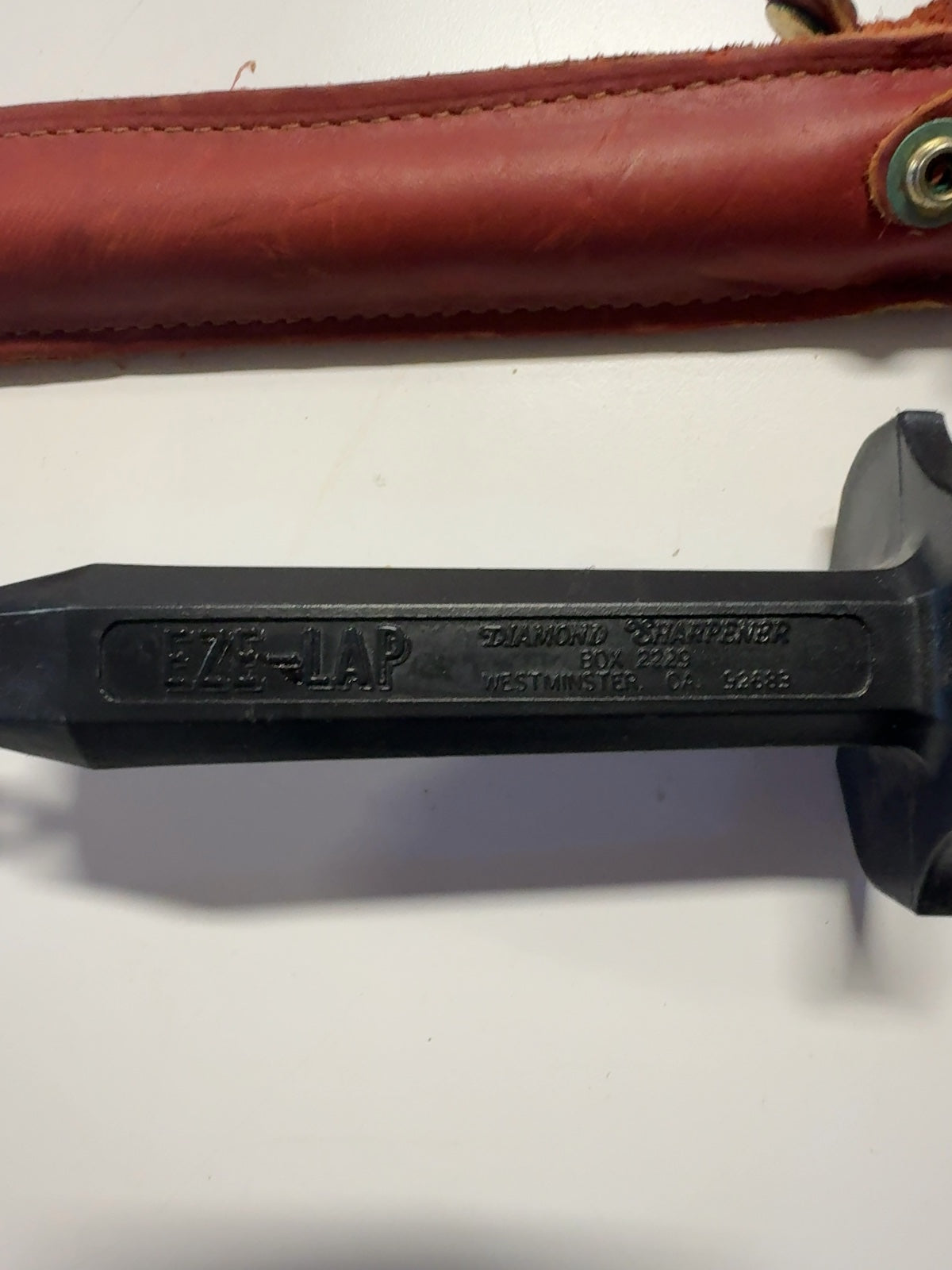 EZE-LAP Diamond Sharpening Rod Round Sharpener with Leather Sheath