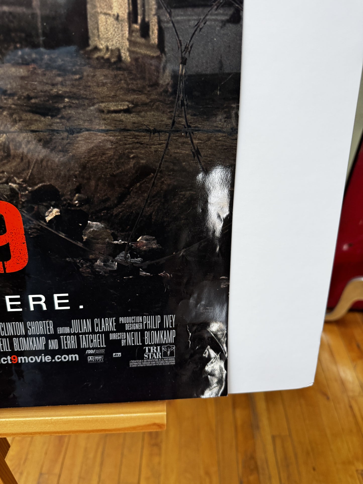District 9 (2009) original movie poster - detail