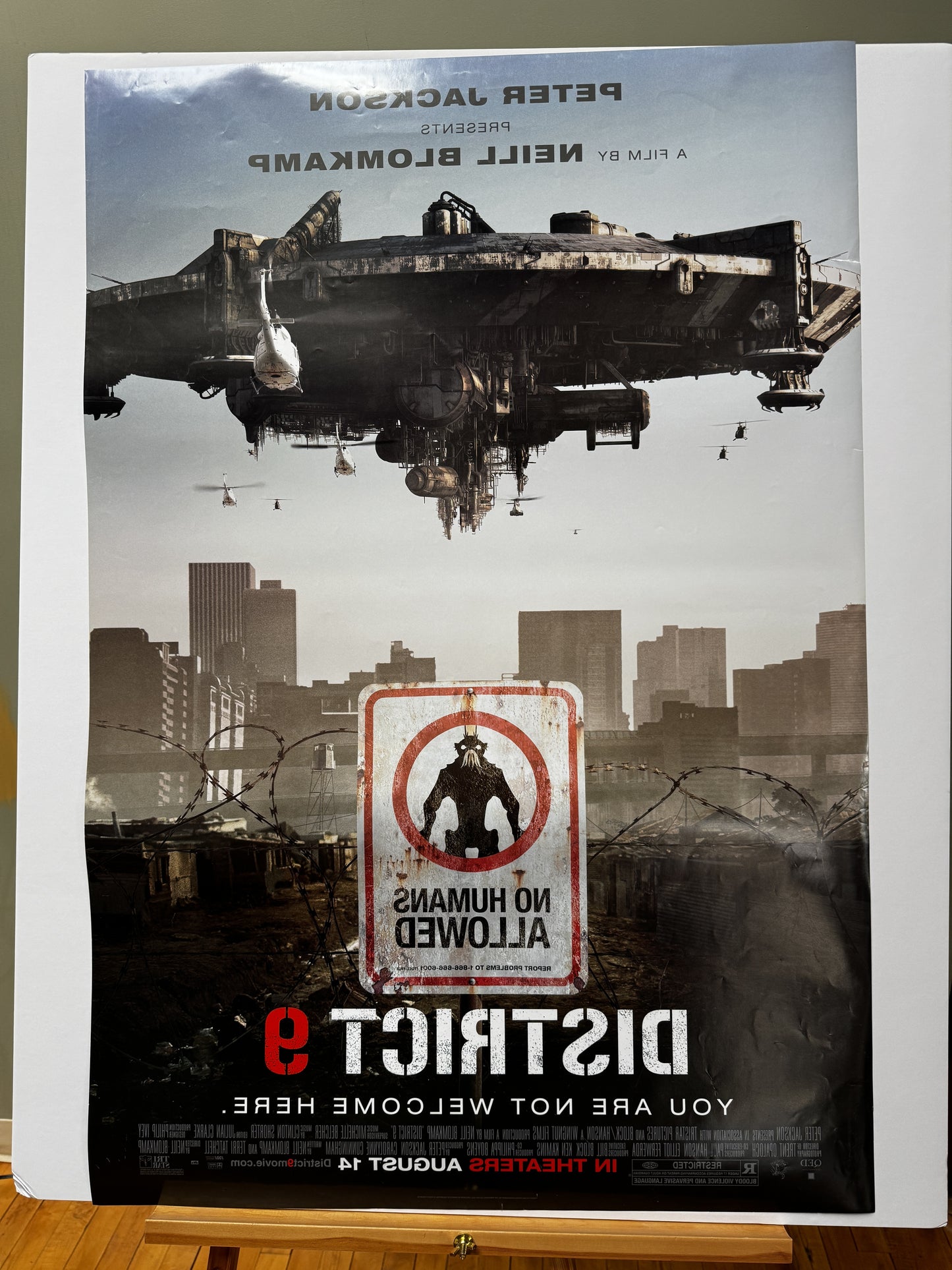 District 9 (2009) original movie poster - detail